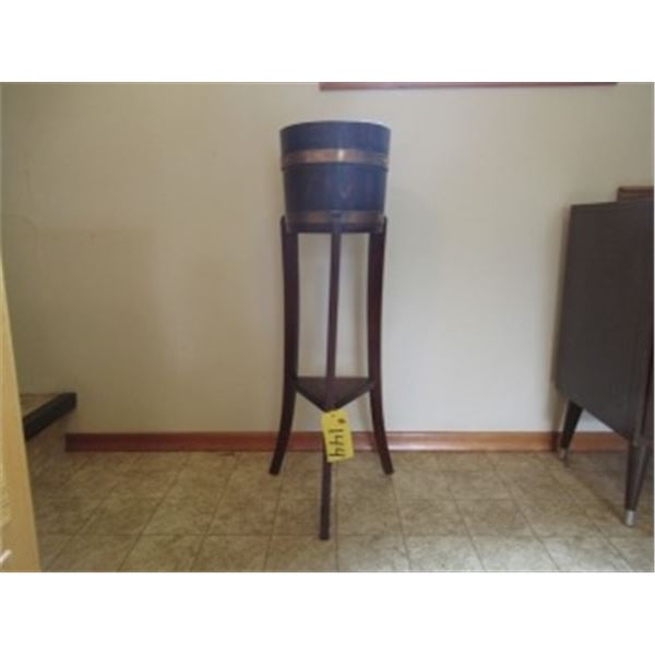 PLANT STAND WITH POT