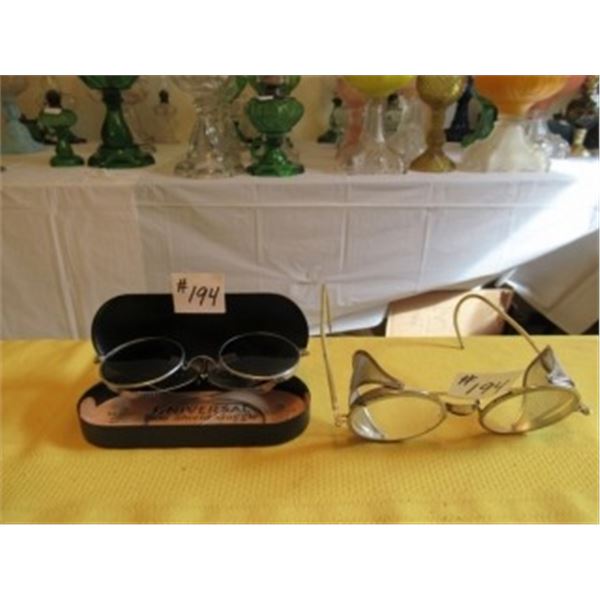 COLLECTIBLE 2 SETS OF ROUND UNIVERSAL SIDE SHIELD GOGGLES IN ORIGINAL CASE