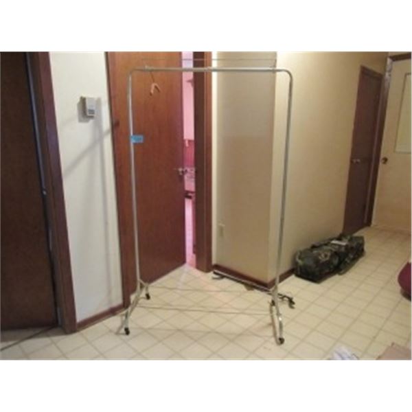 ROLLING CLOTHING RACK