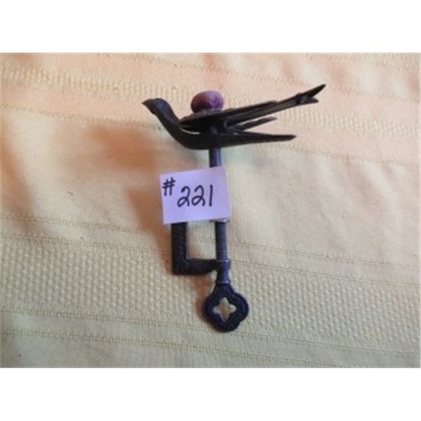 UNIQUE CLAMP BIRD PIN CUSHION