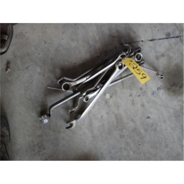 BUNDLE OF WRENCHES