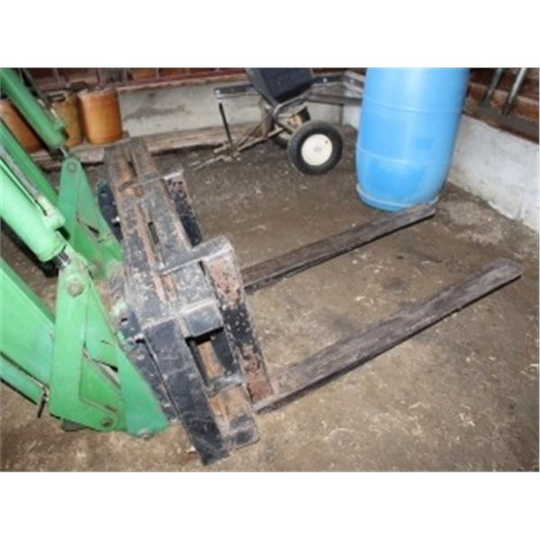 SET OF PALLET FORKS FOR JD 2955 TRACTOR