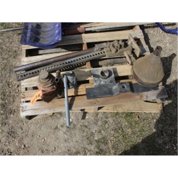 JACKALL, 2 HYDRAULIC JACKS, FUNNEL