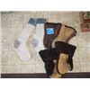 Image 1 : SOCKS, LEATHER MITTS