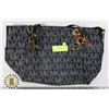 Image 1 : MICHAEL KORS MONOGRAM PURSE