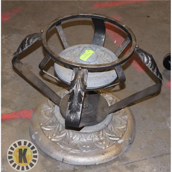 METAL ORNAMENTAL PLANT HOLDER OR CENTERPIECE