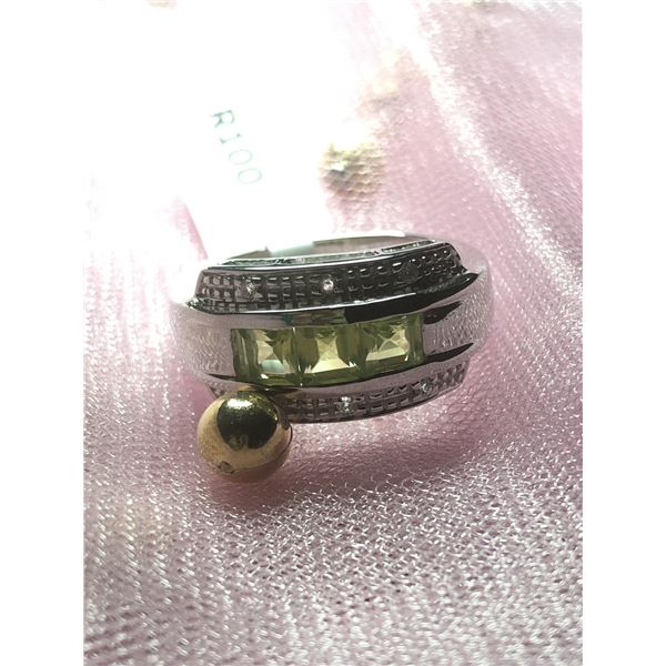 SILVER PERIDOT AND WHITE TOPAZ(1.1CT) RING