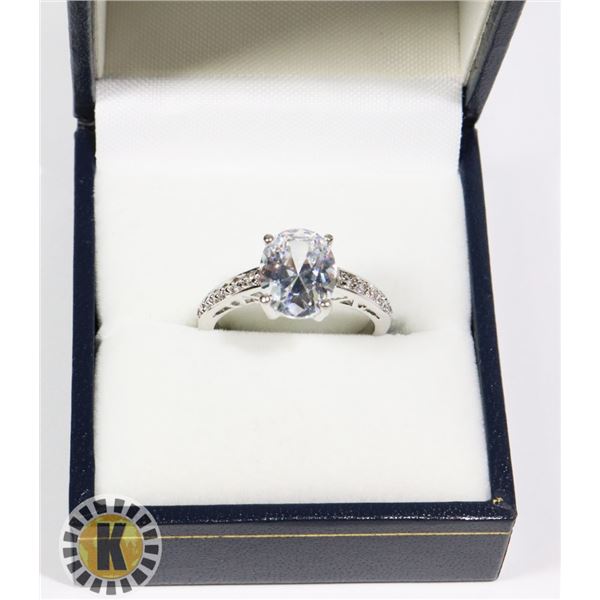 NEW FASHION RING IN CASE