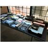 Image 2 : LOT OF STATIONERY INCLUDING PENS, PENCILS AND DESKTOP DECOR