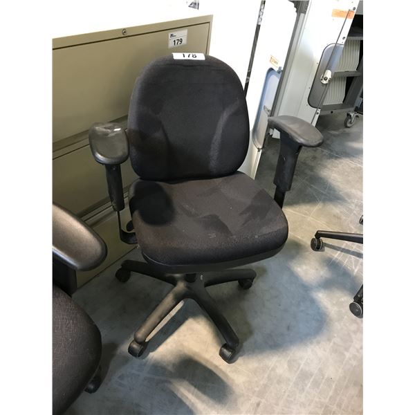 BLACK ADJUSTABLE ARM TASK CHAIR (S2)