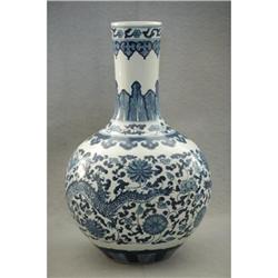 Chinese  blue  and  white  porcelain  vase. #1901382