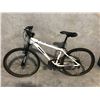 Image 1 : WHITE DIADORA 21 SPEED MOUNTAIN BIKE - NO BRAKES