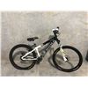 Image 2 : BLACK AND WHITE KONA SHRED 14 SPEED, 17" FRAME, FRONT SUSPENSION MOUNTAIN BIKE - NO FRONT BRAKES