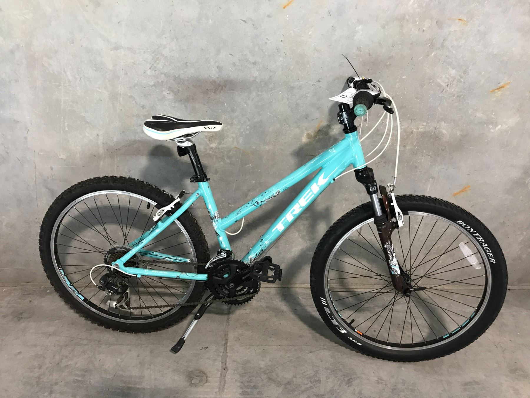 Trek Blue Frame BABY BLUE TREK SKYE 18 SPEED, 16