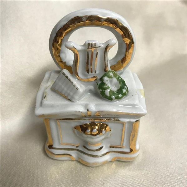 19thc Victorian Fairing Dresser Box