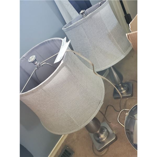 2 Lamps with Shades