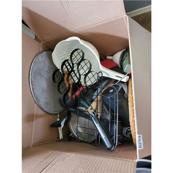 Box of Miscellaneous Kitchen Accessories