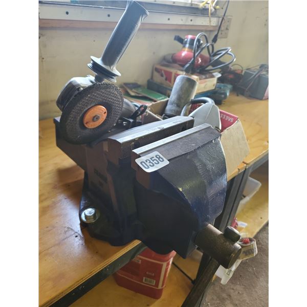 Mounted Clamp & Hand Grinder
