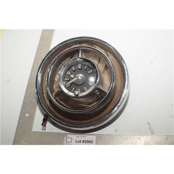 VINTAGE CHROME DASH CLOCK