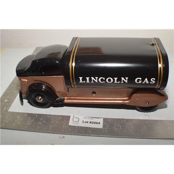 LINCOLN GAS OIL TANKARD PRESSED STEEL TOY
