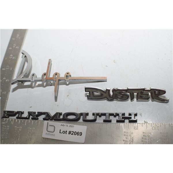 ANTIQUE SCRIPT EMBLEM LOT ---  DODGE PLYMOUTH