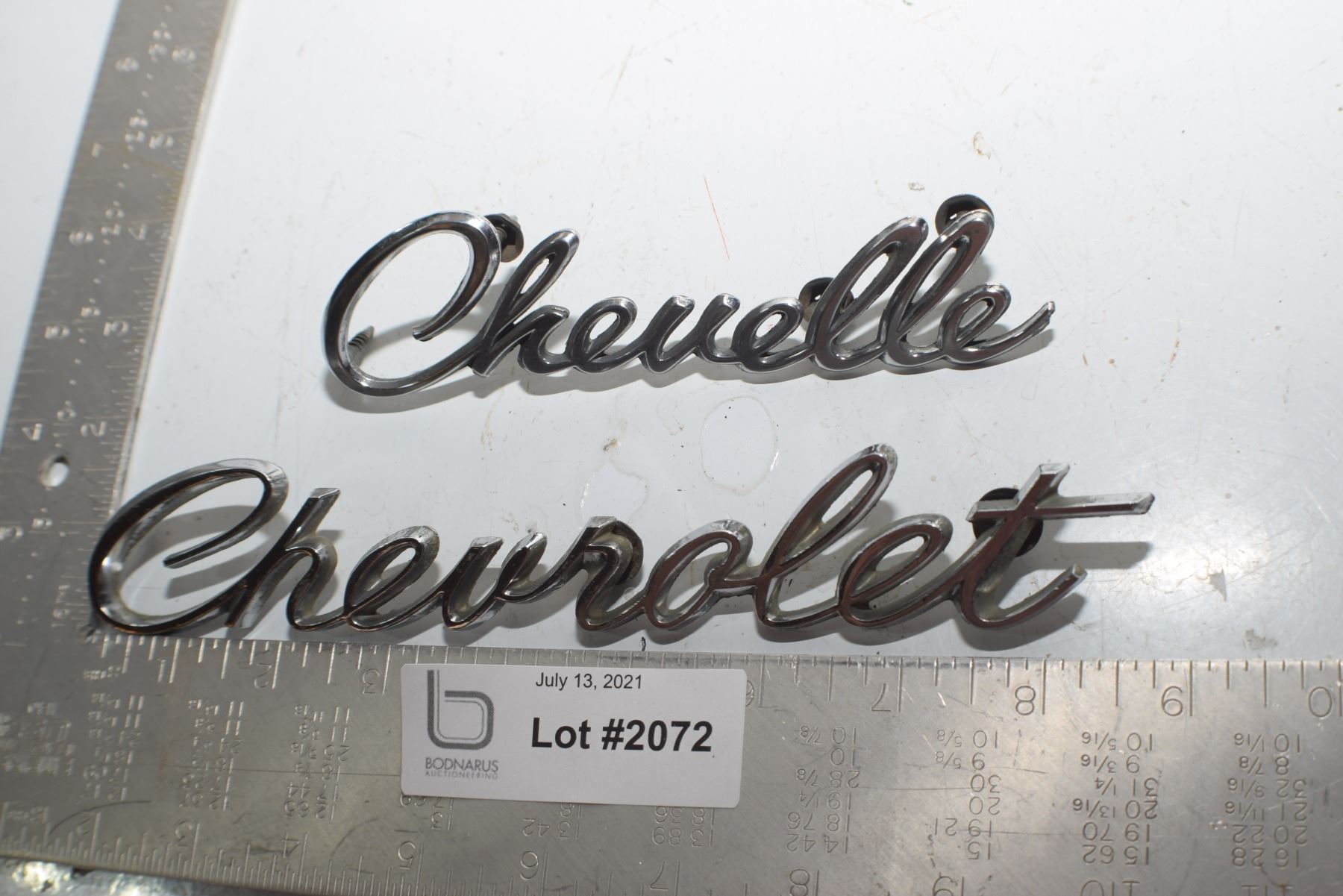 ANTIQUE SCRIPT EMBLEM LOT --- CHEVROLET CHEVELLE - Bodnarus Auctioneering