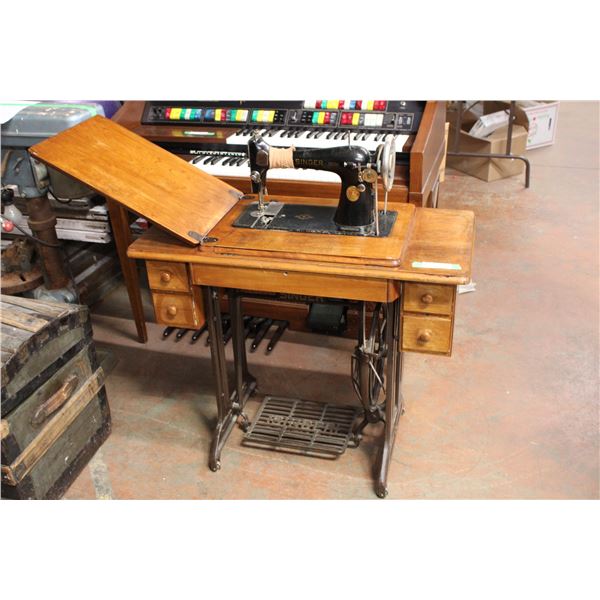 Vintage Singer Sewing machine in Cabinet on casters - JB520398