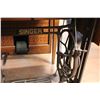 Image 5 : Vintage Singer Sewing machine in Cabinet on casters - JB520398
