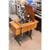 Image 7 : Vintage Singer Sewing machine in Cabinet on casters - JB520398