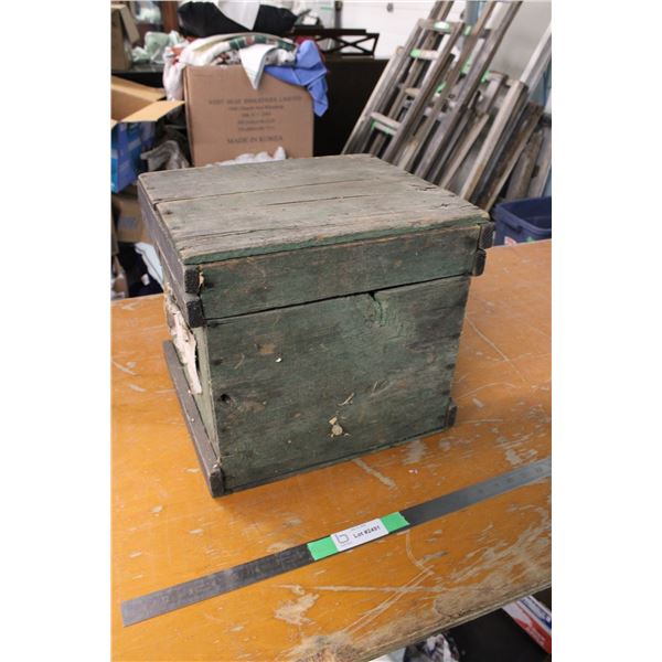 Vintage Egg Crate 15" x 12"