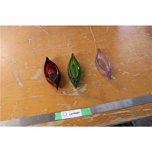 (3X THE MONEY) Colour Glass Canoes