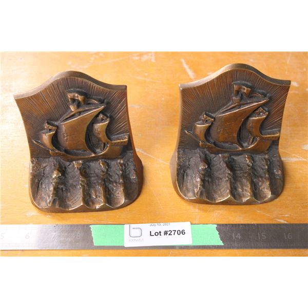 2 Ship Bookends