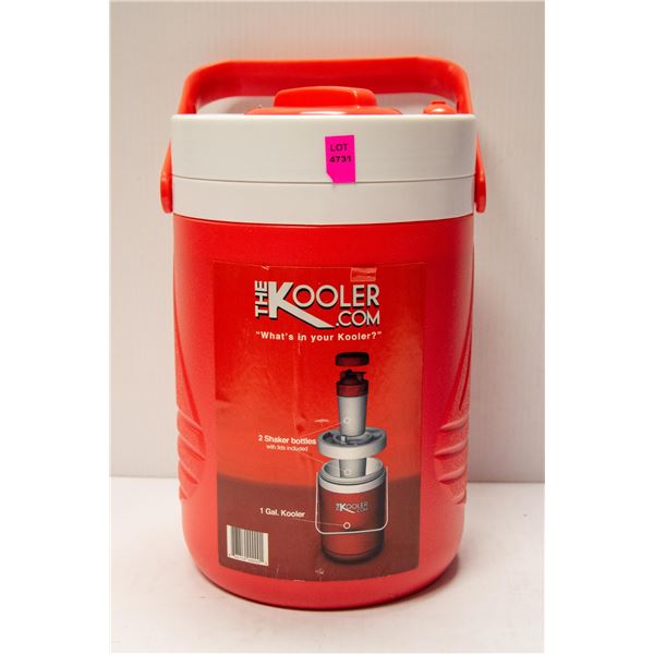 THE KOOLER RED 1 GALLON COMES WITH 2 SHAKER CUPS