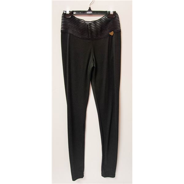 CUTE BOOTY PANTS SIZE XS