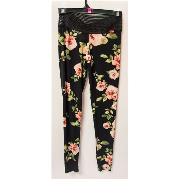 CUTE BOOTY PANTS SIZE SMALL