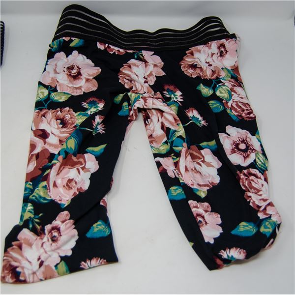 CUTE BOOTY LEGGINGS SIZE SMALL