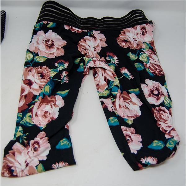 CUTE BOOTY LEGGINGS SIZE SMALL