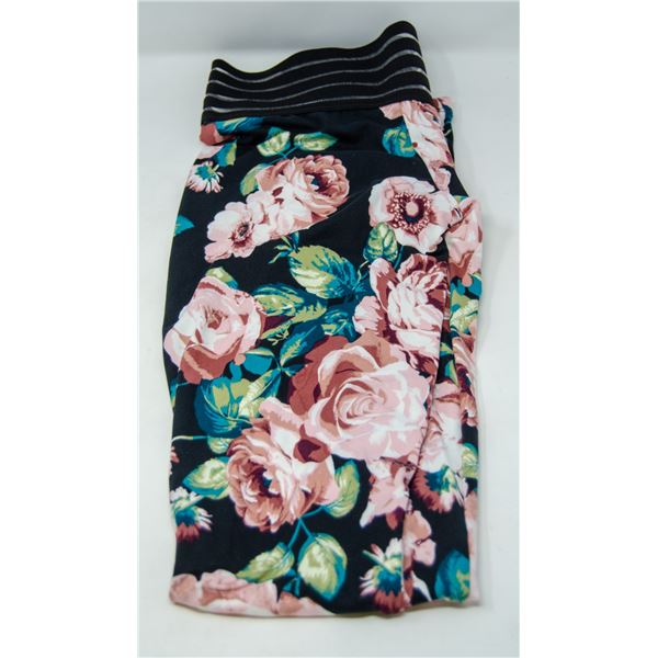 CUTE BOOTY LEGGINGS SIZE SMALL