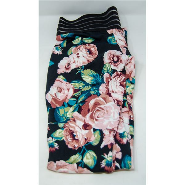 CUTE BOOTY LEGGINGS SIZE SMALL