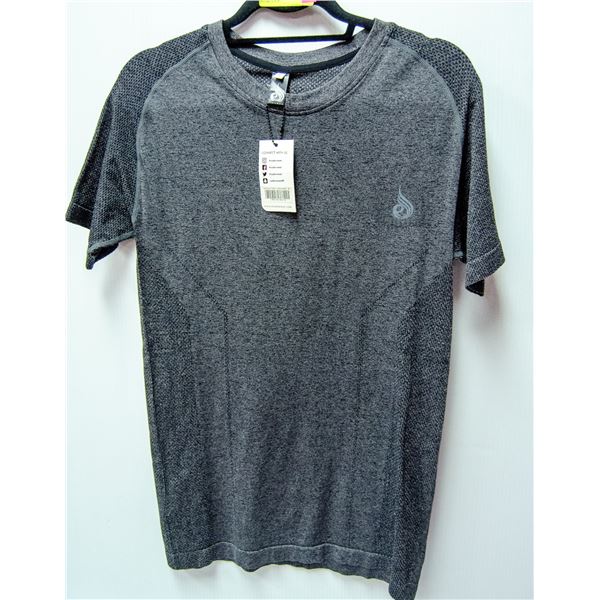 NEW RYDERWEAR T- SHIRT SZ MED RETAIL $ 39.99