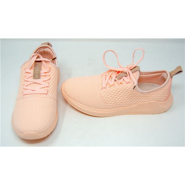 NEW RYDERWEAR SHOES SIZE 7.5 LADIES