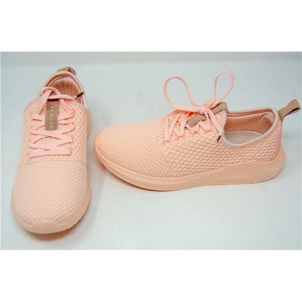 NEW RYDERWEAR SHOES SIZE 6 LADIES