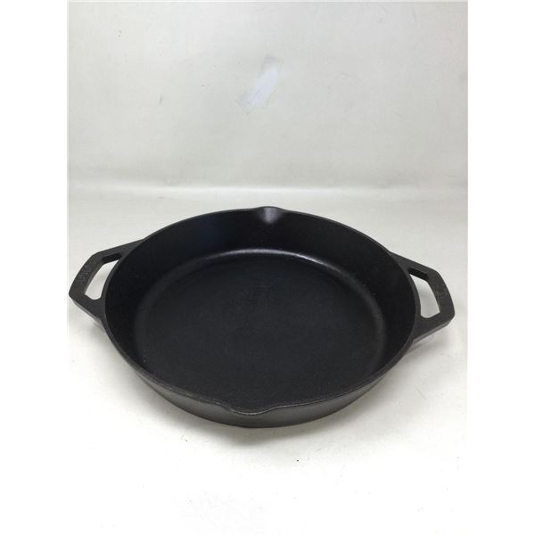 Lodge Cast Iron Double Handled seasoned 10 inch skillet