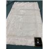 Image 1 : Wamsutta 24 x 40 inch white bathmat