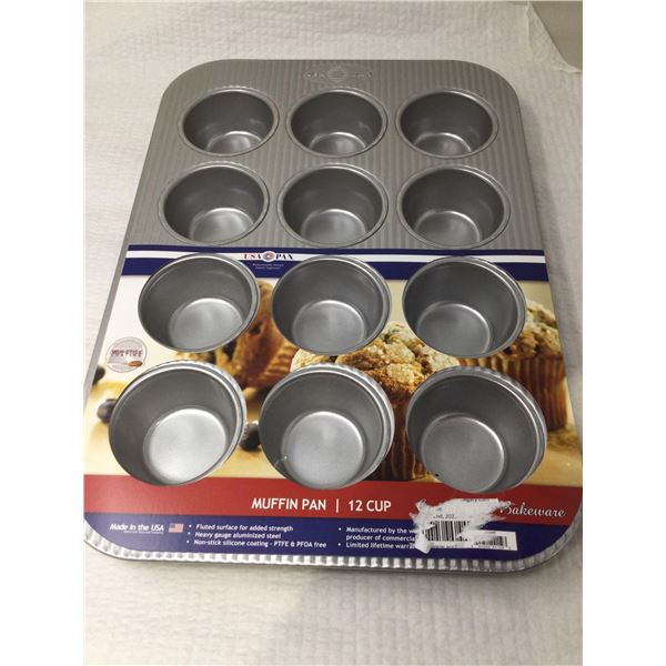 Heavy Guage Bakeware fluted aluminum muffin pan