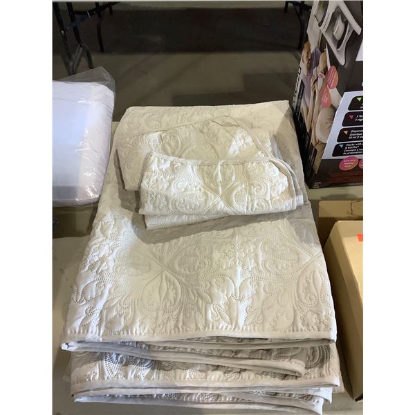 Amazonbasics Queen Size Blanket Set