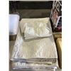 Image 1 : Amazonbasics Queen Size Blanket Set