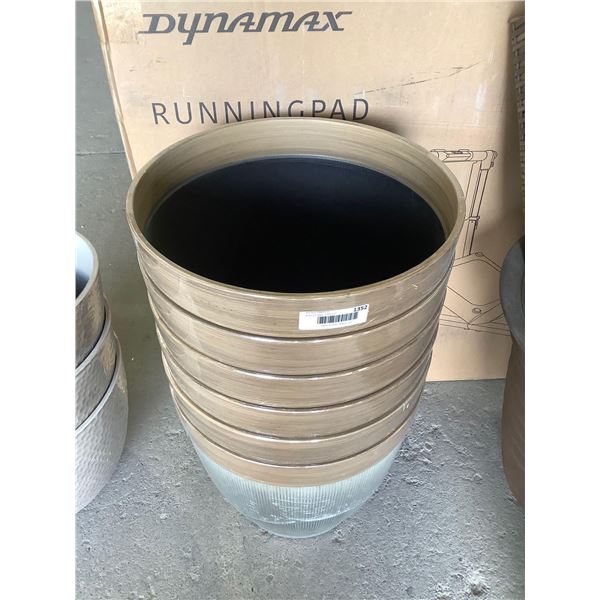 Lot of 6 Garant Planters (13x15in)