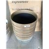Image 1 : Lot of 6 Garant Planters (13x15in)