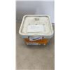 Image 1 : BIN OF GRIPRITE 1 1/2 INCH FLOORING SCREWS